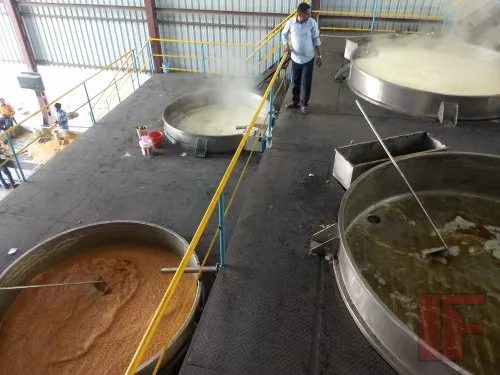 Semi-automatic jaggery unit