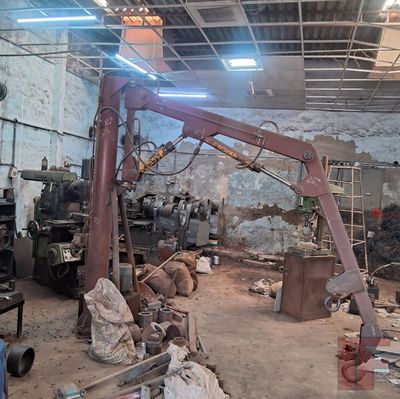 HYDRAULIC CRANE CAPACITY 1 TON WITH 5 HP MOTOR AND PUMP COMPLETE SET