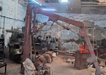 HYDRAULIC CRANE